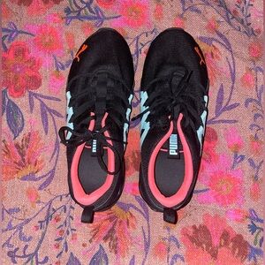 Puma athletic shoes size 9